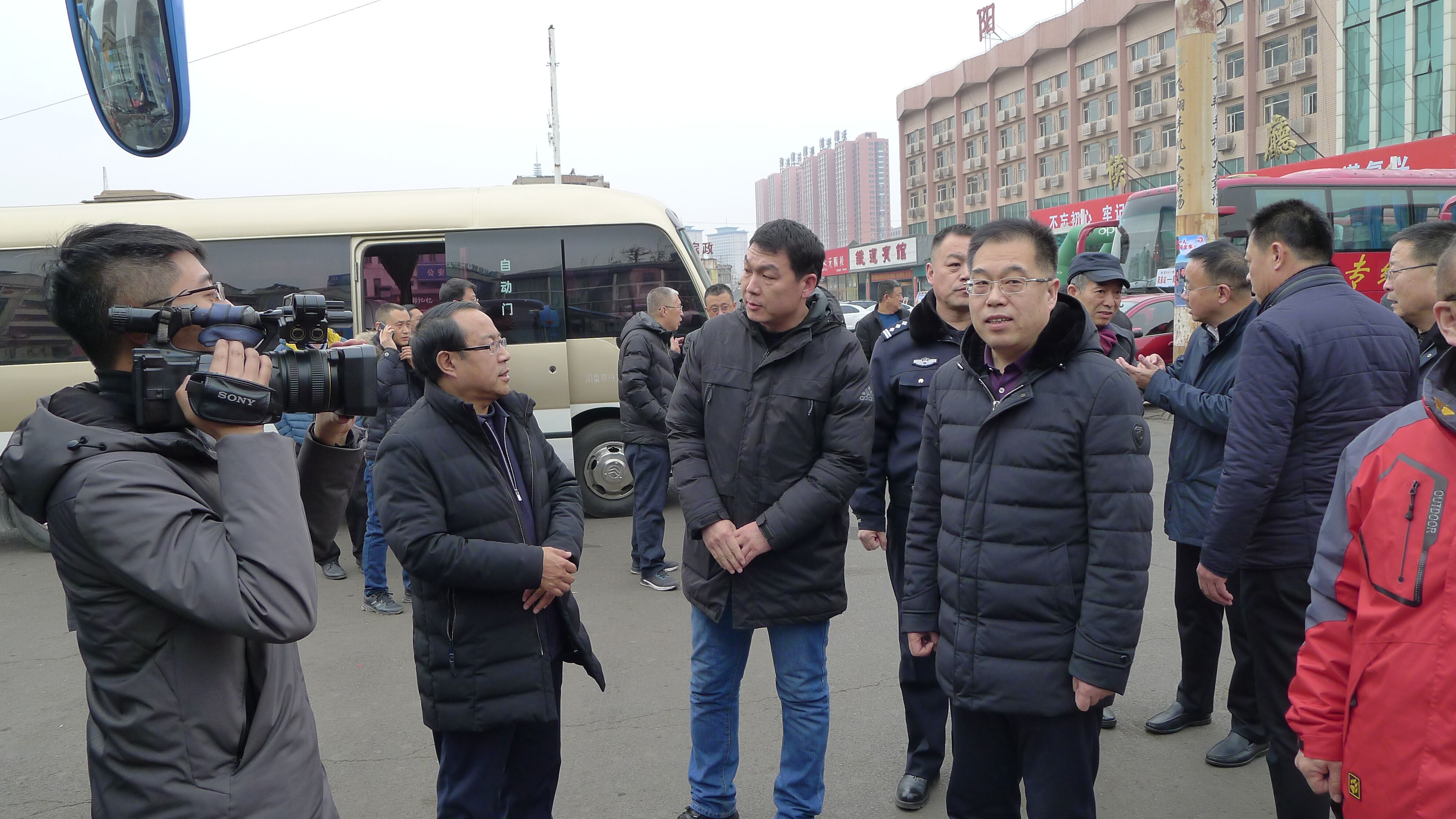 副市長呼亞民、國資委主任彭國勇檢查春運(yùn)工作